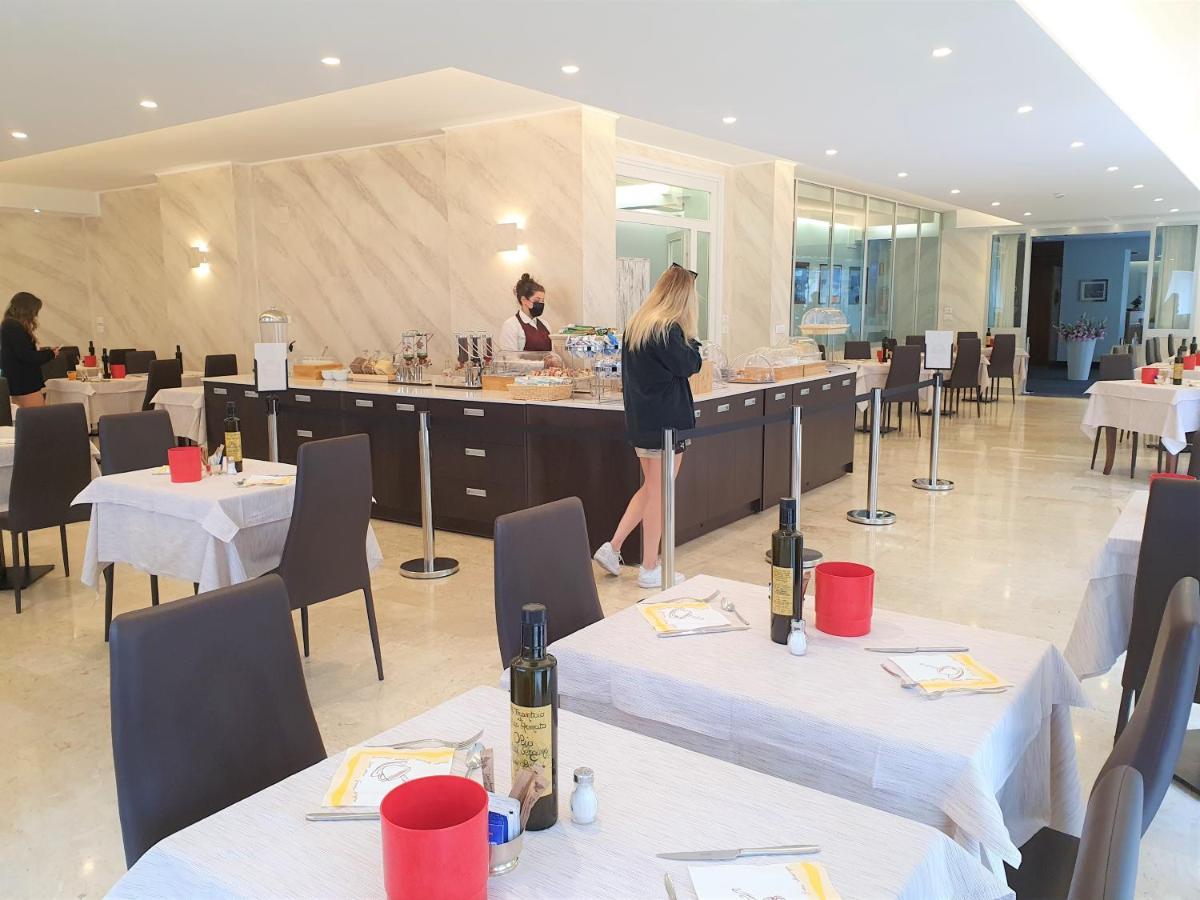 Hotel Curtis Centrale Alassio Ngoại thất bức ảnh
