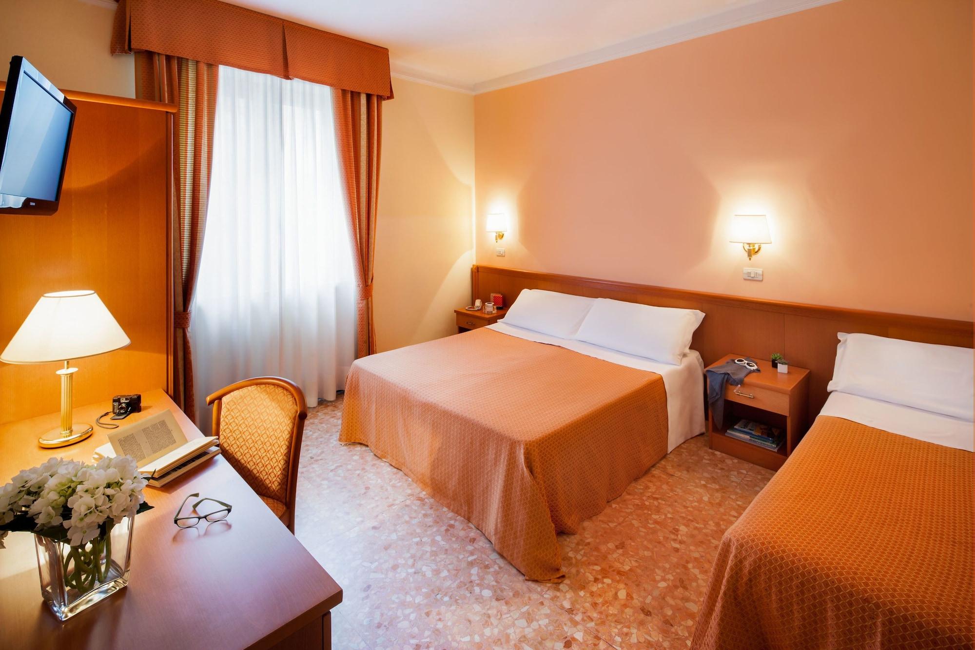 Hotel Curtis Centrale Alassio Ngoại thất bức ảnh