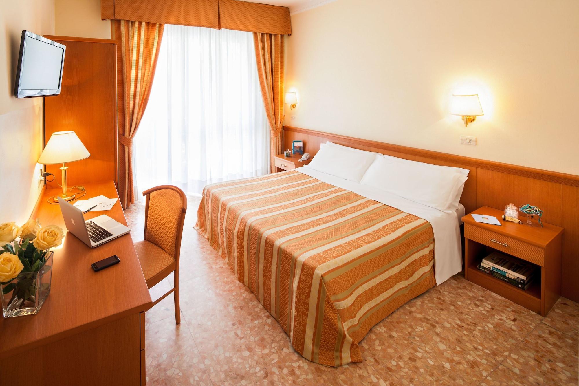 Hotel Curtis Centrale Alassio Ngoại thất bức ảnh