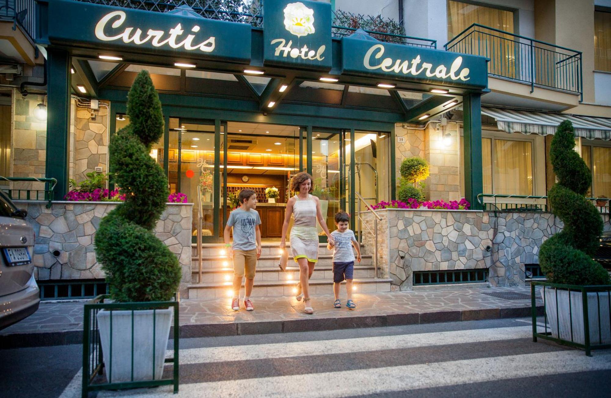 Hotel Curtis Centrale Alassio Ngoại thất bức ảnh