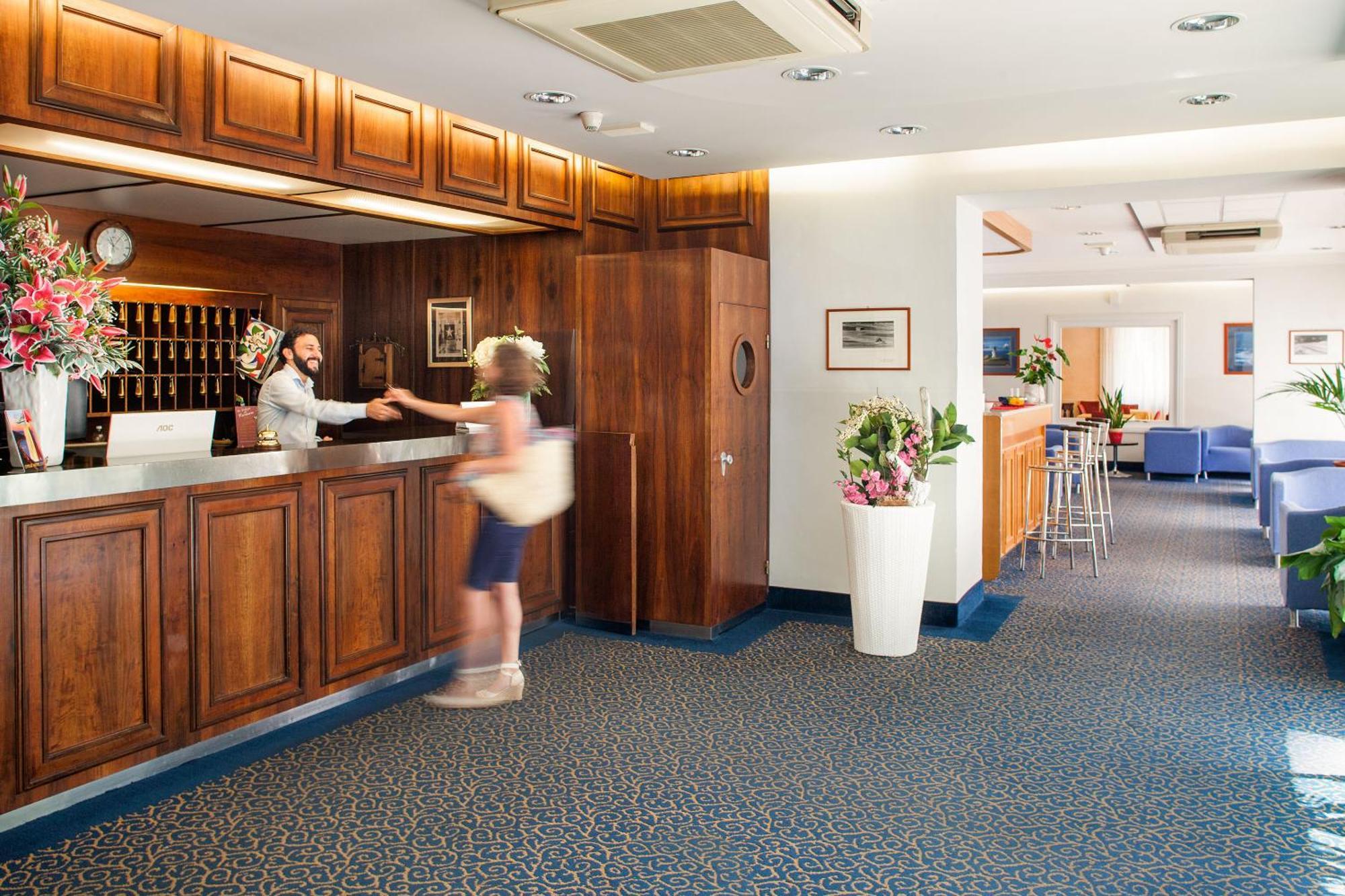 Hotel Curtis Centrale Alassio Ngoại thất bức ảnh