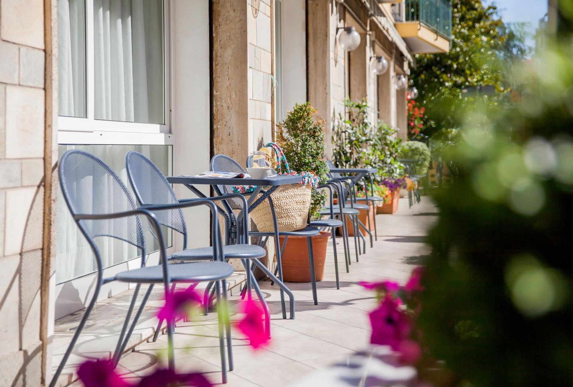 Hotel Curtis Centrale Alassio Ngoại thất bức ảnh