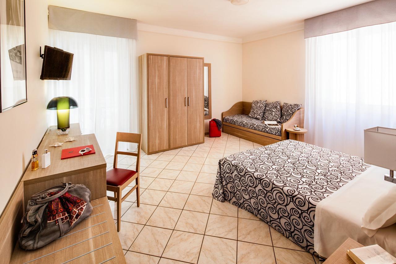 Hotel Curtis Centrale Alassio Ngoại thất bức ảnh