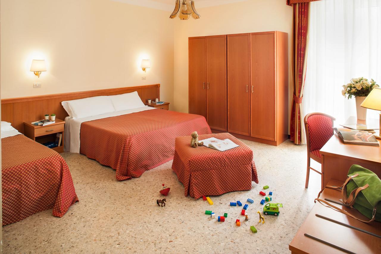 Hotel Curtis Centrale Alassio Ngoại thất bức ảnh