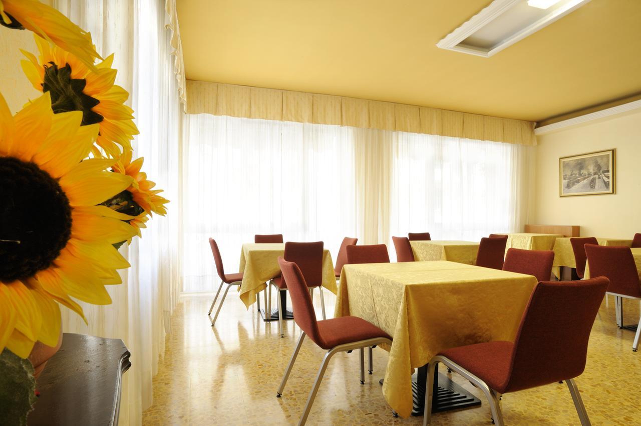 Hotel Curtis Centrale Alassio Ngoại thất bức ảnh