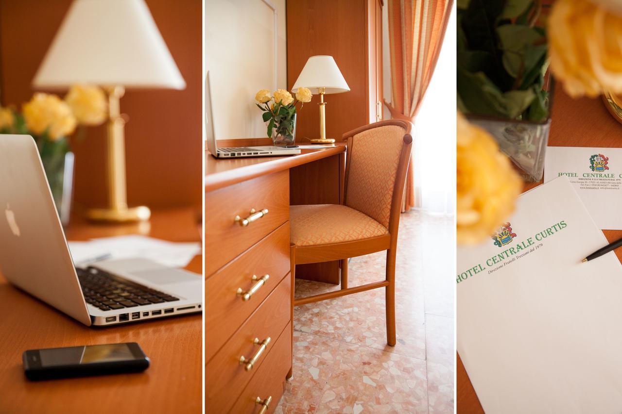 Hotel Curtis Centrale Alassio Ngoại thất bức ảnh