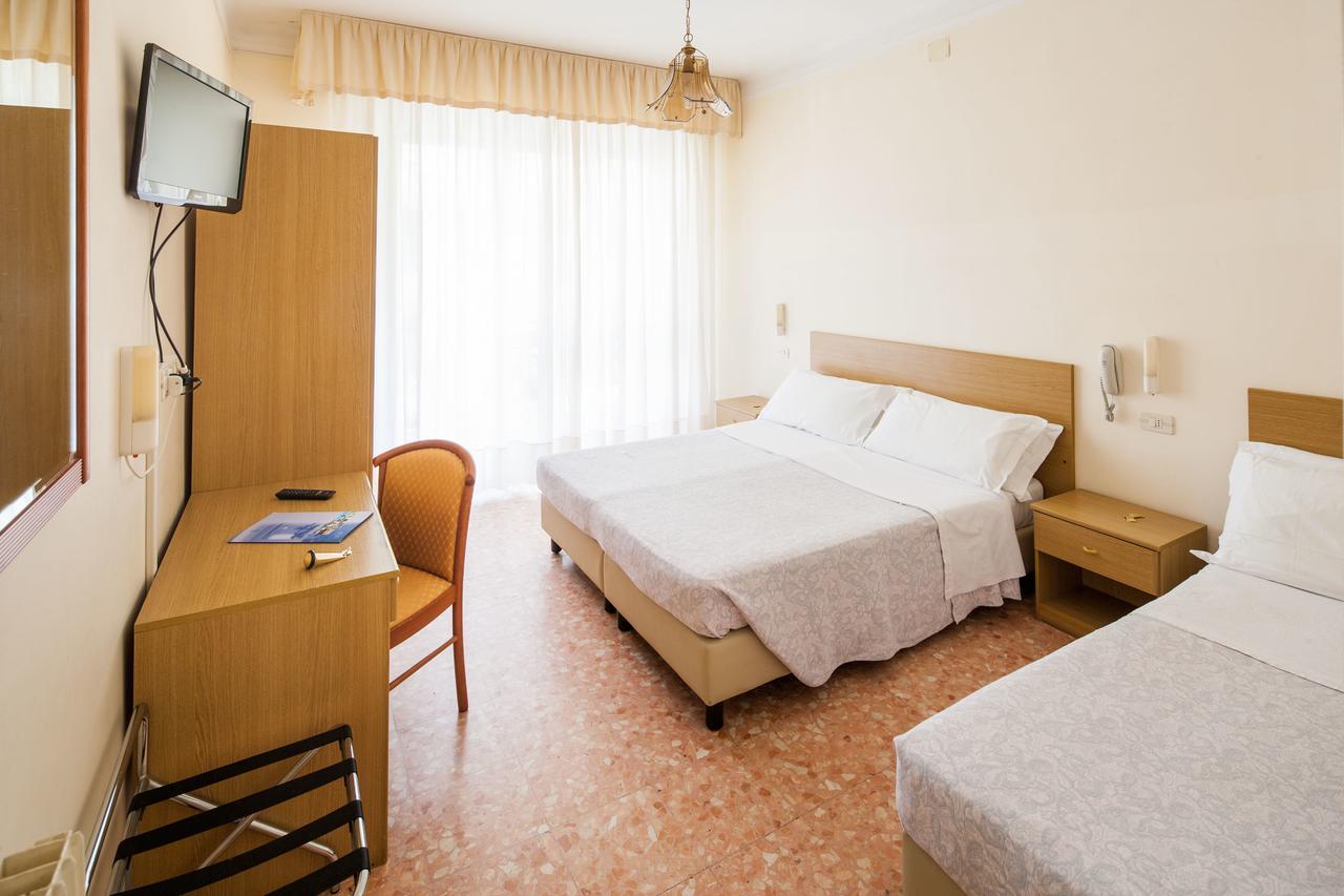 Hotel Curtis Centrale Alassio Phòng bức ảnh
